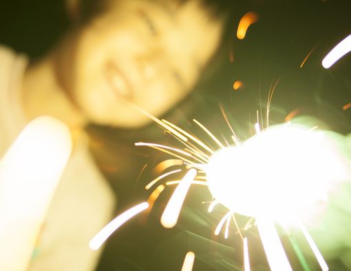 Pertolongan Pertama Saat Mata Terkena Percikan Kembang Api