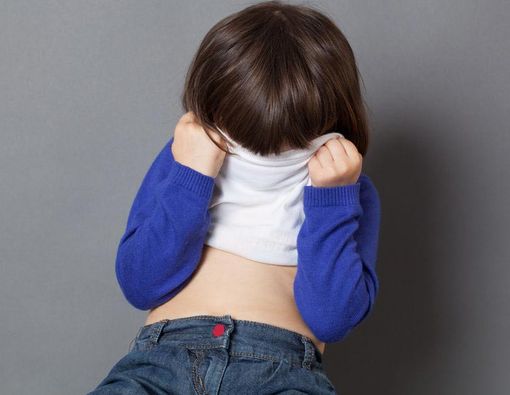 Anak Takut Hadapi Orang Baru? Ini Cara Mengatasinya