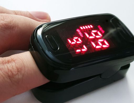 Bisakah Oximeter Deteksi Happy Hypoxia? Ini Penjelasan Medisnya!