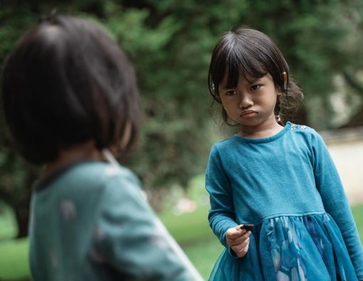 Tips Membantu Anak Mengatasi Pertengkaran dengan Temannya (Berdasarkan Usianya)