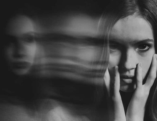 Benarkah Penderita Depersonalisasi Selamanya Bergantung pada Obat?