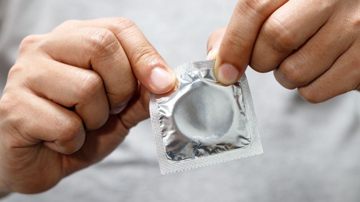 9 Fungsi Menggunakan Kondom saat Berhubungan Seks