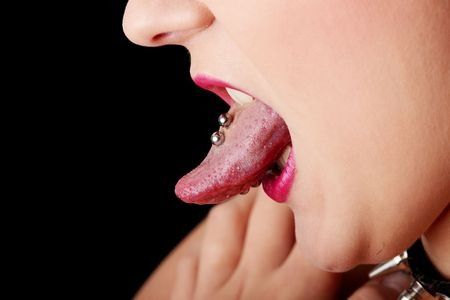 Perhatikan Hal Ini Jika Ingin Aman Tindik dan Tato di Dalam Mulut