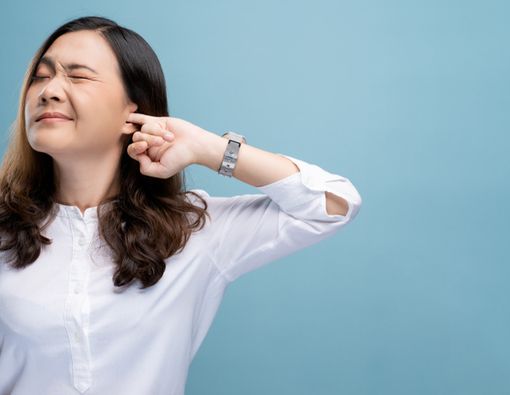 Jangan Dikorek, Ini Cara Ampuh Atasi Telinga Gatal