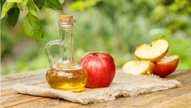 Lawan Radang Tenggorokan dengan Cuka Apel (Vitalii Marchenko/Shutterstock)