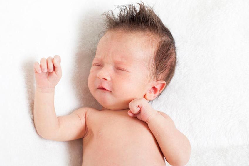 Cukur Rambut Bayi Supaya Tumbuh Lebat, Mitos atau Fakta?
