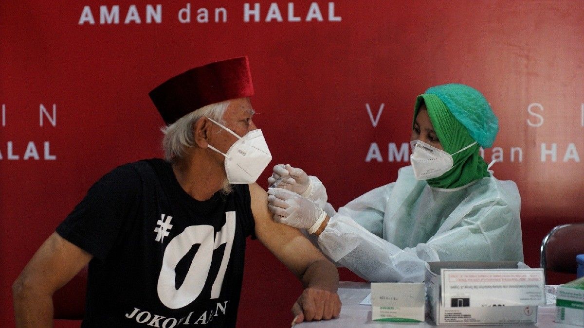 Lansia Enggan Vaksinasi COVID-19? Coba Saran dari Psikolog Ini