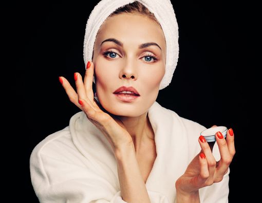 Sering Pakai Kosmetik Oplosan Bisa Picu Kanker Kulit?