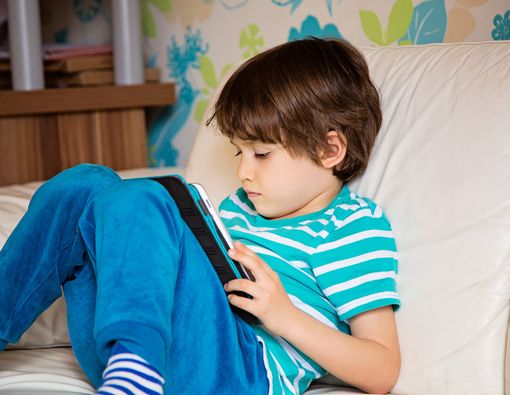 Cegah Anak Kena Penyakit Jantung dengan Batasi Penggunaan Gawai