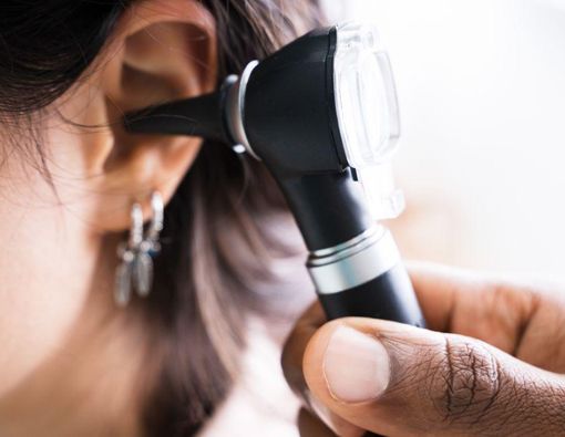 Mengenal Prosedur Membersihkan Telinga di Dokter THT