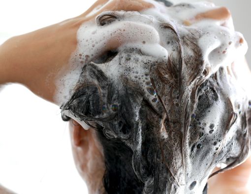 Cara Memilih Sampo yang Cocok untuk Rambut Rontok