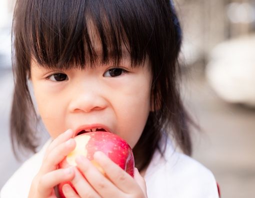 Manfaat Hebat Buah Apel untuk si Kecil