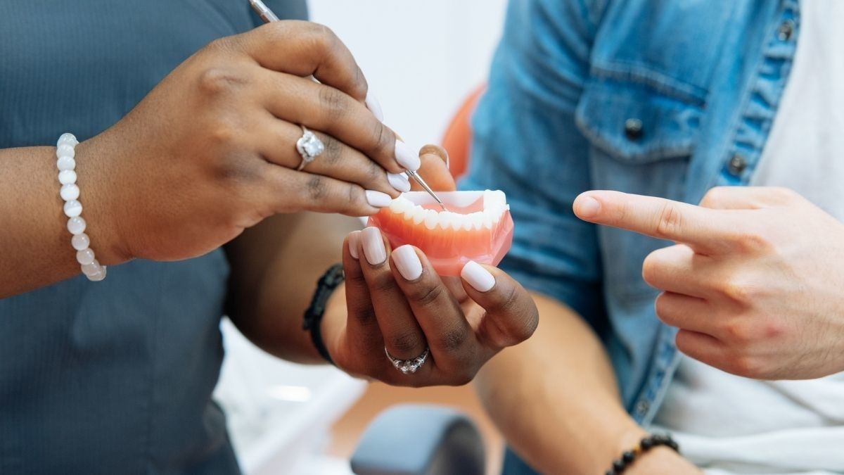 Mengenal Dokter Gigi Spesialis Periodonti, Apa Tugasnya?