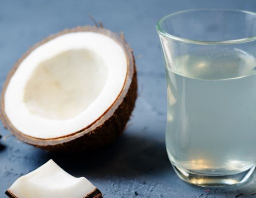Punya Banyak Manfaat, Bolehkan Bayi Minum Air Kelapa?