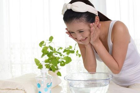 6 Dosa yang Sering Dilakukan Ketika Membersihkan Wajah