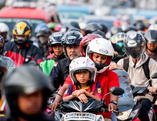 5 Cara Mencegah Heat Stroke bagi Pengendara Motor