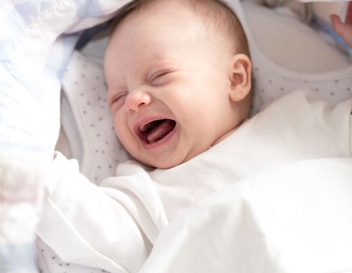 Benarkah Bayi Rewel Sudah Pasti Tanda Kolik?