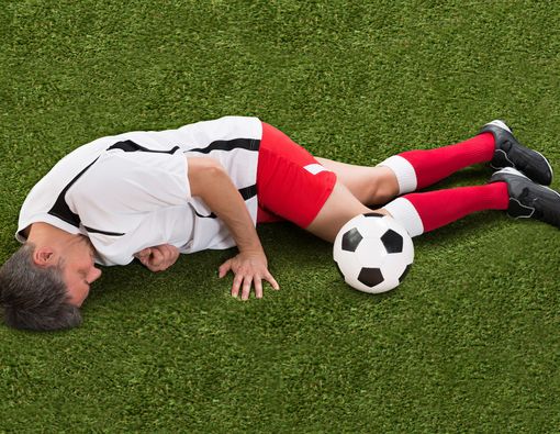 Awas, Dada Terhantam Bola Bisa Picu Gagal Jantung dan Kematian!