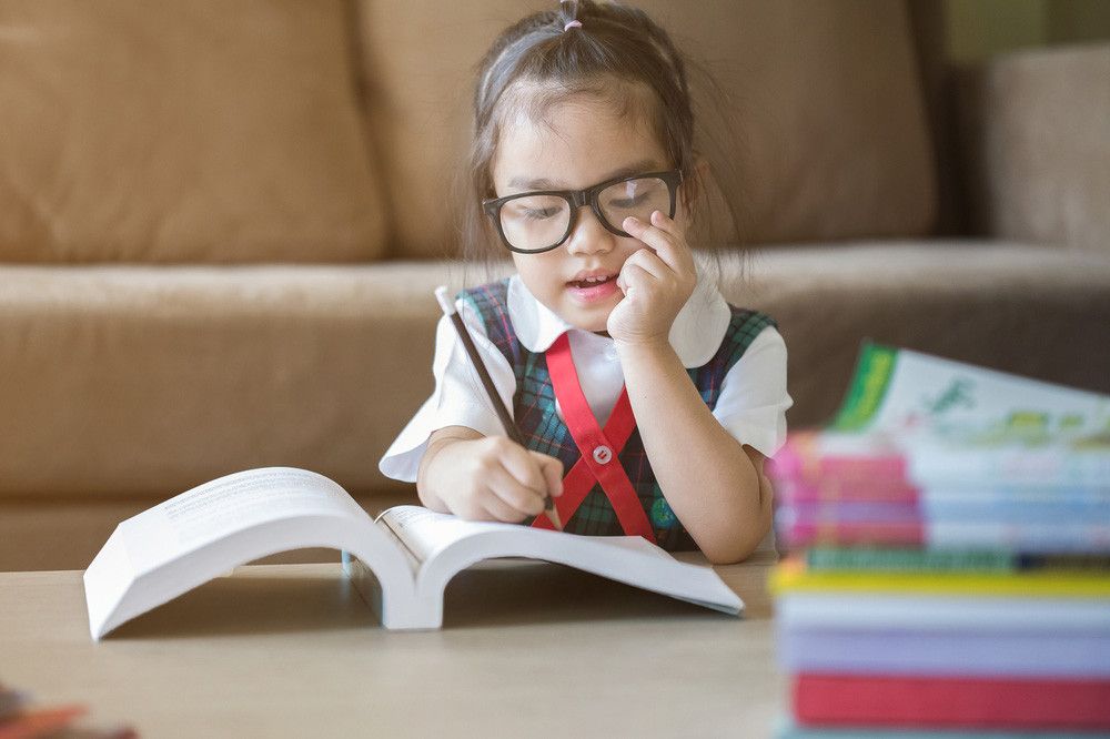 Mengatasi si Kecil yang Sulit Fokus Belajar di Sekolah