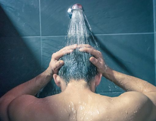 Tidak Boleh Mandi Saat Demam, Mitos atau Fakta?