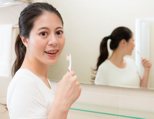 Memutihkan Gigi dengan Pasta Gigi Pemutih, Efektifkah?