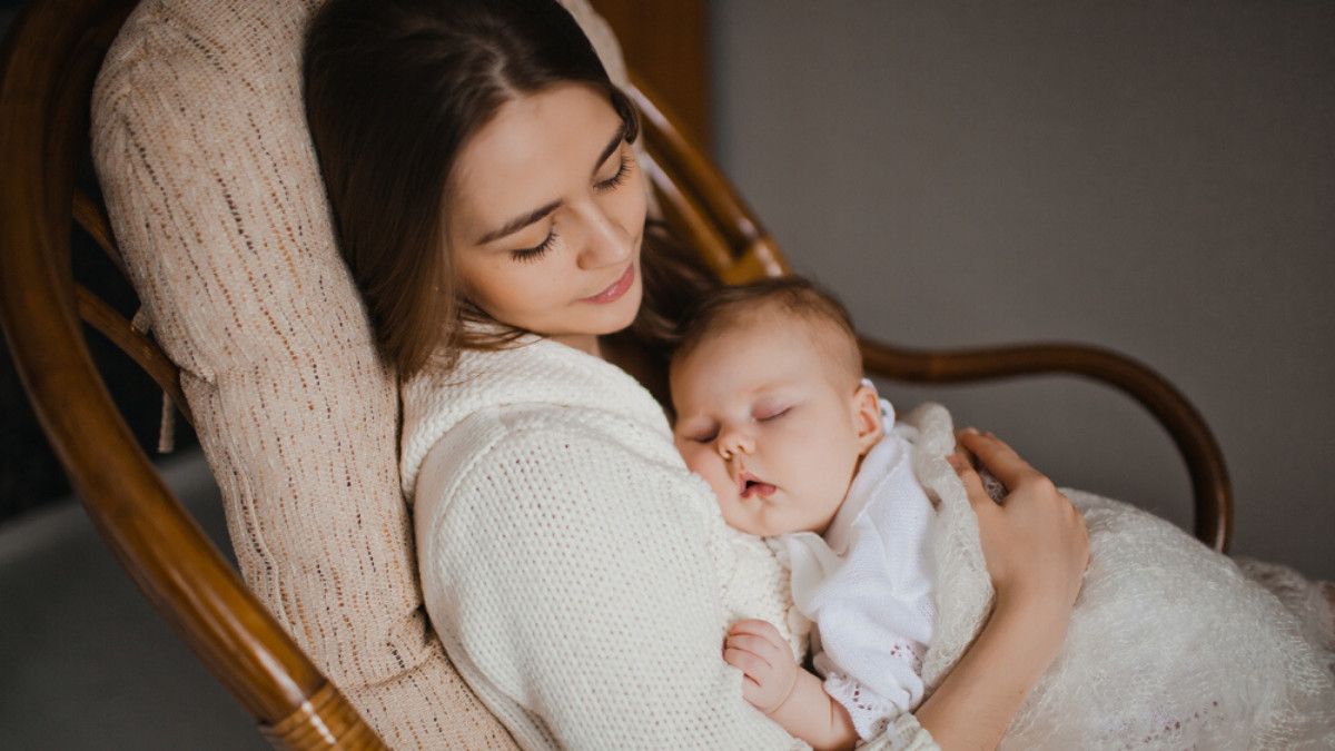 Ibu Sering Mengantuk dan Lelah saat Menyusui, Ini Penyebabnya