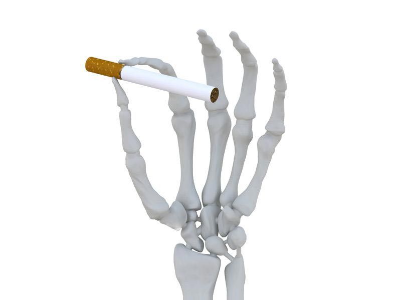 Bahaya Merokok Saat Berbuka Puasa