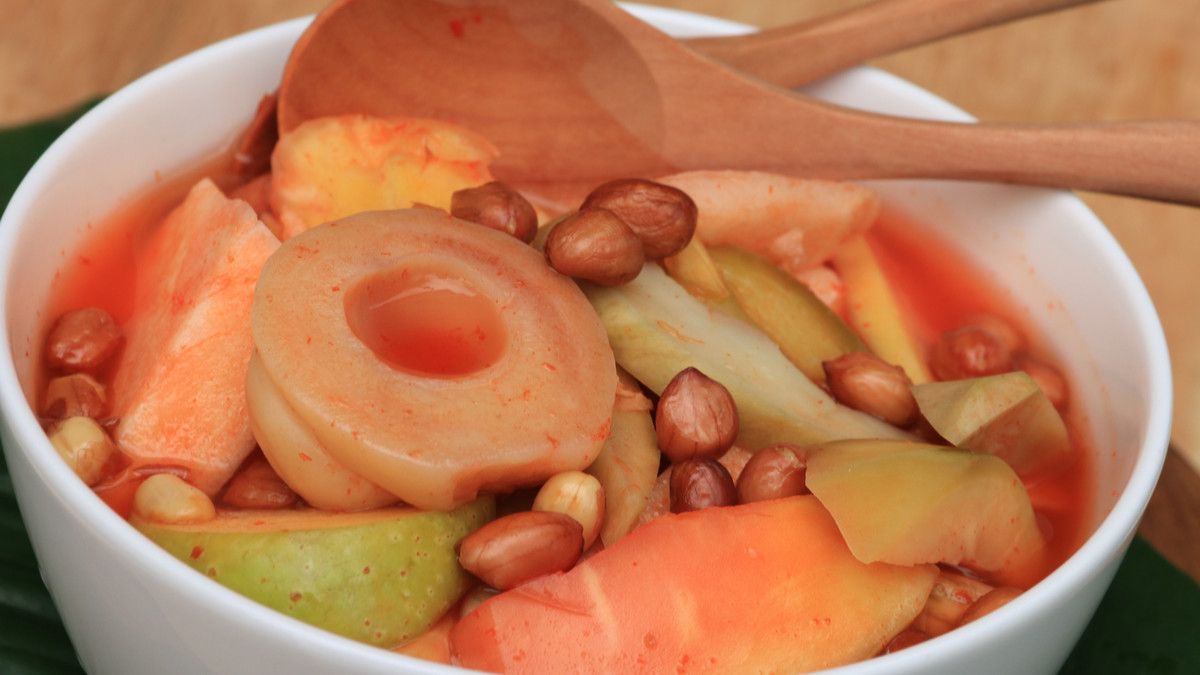 Terbuat dari Sayur dan Buah, tapi Apa Asinan dan Manisan Itu Sehat?