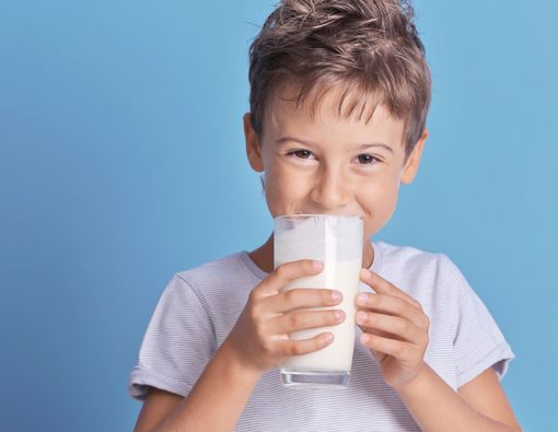 Sering Minum Susu Bisa Jadi Penyebab Bisul pada Anak?