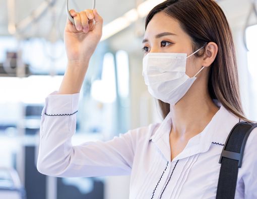 Bawaan Wajib Saat Naik Transportasi Umum Selama Pandemi