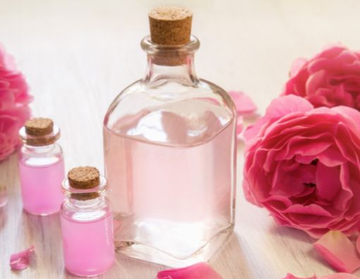 Mana Lebih Bagus untuk Kulit, Air Beras atau Air Mawar?