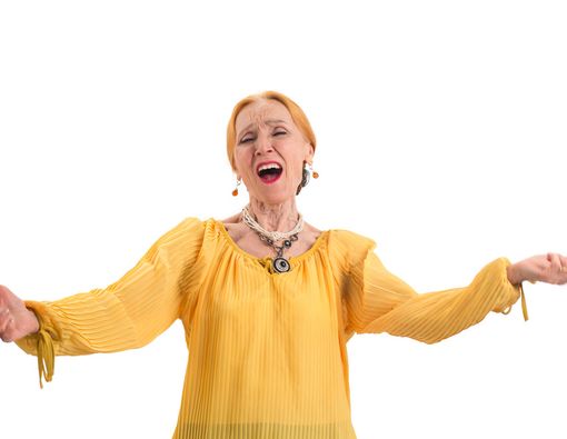 Bernyanyi Bisa Merangsang Otak Penderita Alzheimer