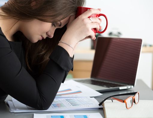 4 Bahaya Tetap Bekerja Saat Tipes