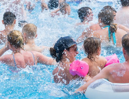 Bisakah Hamil Karena Ada yang Ejakulasi di Kolam Renang?