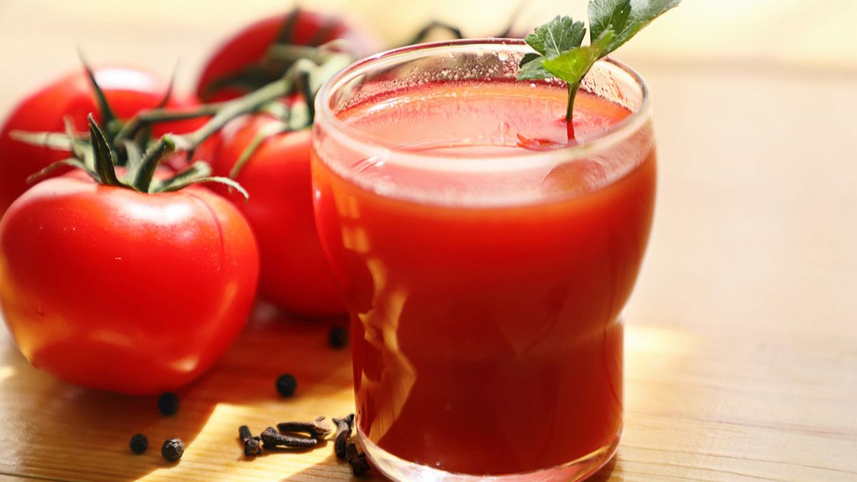 Menurunkan Tekanan Darah dengan Minum Jus Tomat, Efektifkah?