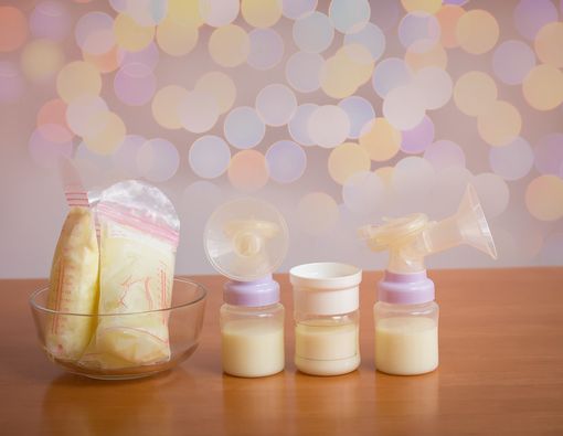 Ciri-Ciri ASI Basi yang Tak Layak Minum, Mama Mesti Tahu!