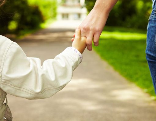 Anak Alergi Karena Orang Tua Overprotektif?