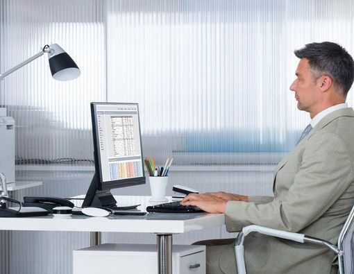 Ini Posisi Duduk yang Benar Saat di Depan Komputer