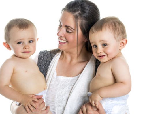 Ini Dia Tips Menyusui Bayi Kembar