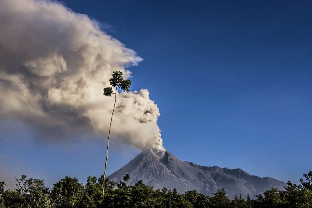 Waspada 4 Penyakit Ini Jika Anda Terpapar Abu Gunung Merapi
