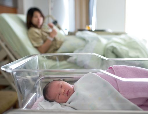 Pahami Aturan Ini Saat Menjenguk Bayi Baru Lahir