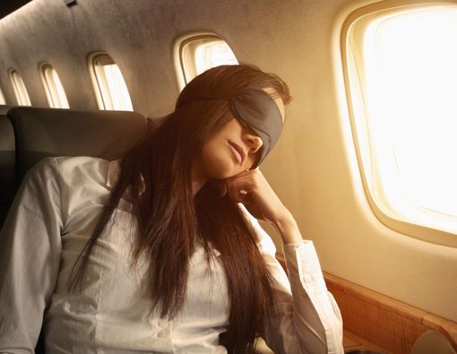 Tips Agar Bisa Tidur di Pesawat dengan Nyenyak