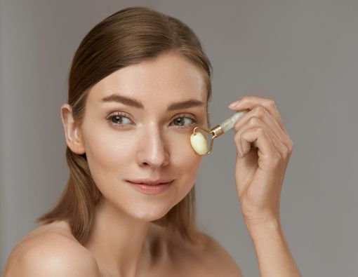 Pendapat Dokter Terkait Manfaat Penggunaan Jade Roller