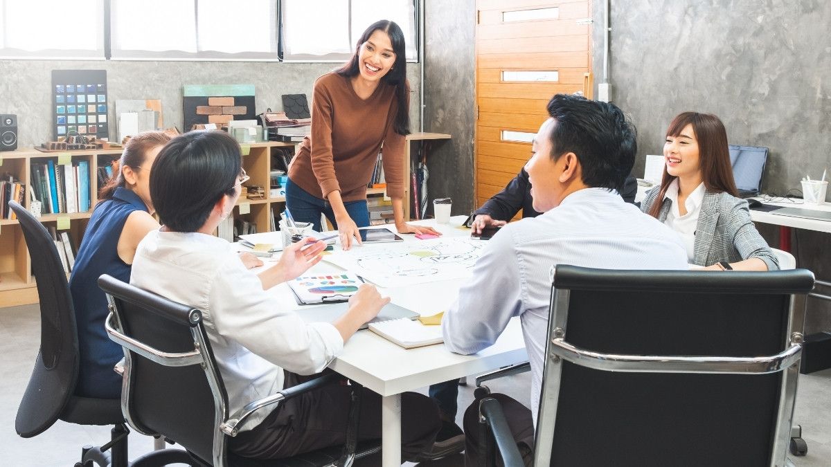 Tips Kerja Profesional Meski Ada Relasi Pribadi dengan Teman Kantor