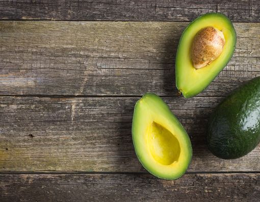 Lawan Kolesterol Tinggi dengan Makan Alpukat