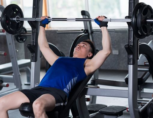 10 Cara Menghindari Ego Lifting: Kunci Keselamatan saat Angkat Beban