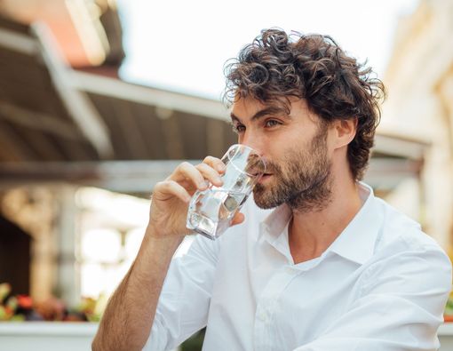Tubuh Jarang Berkeringat, Bisakah Mengalami Dehidrasi?