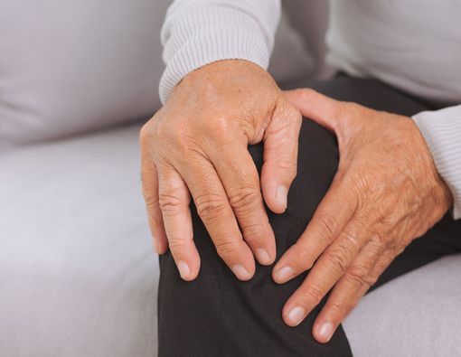 Kenali Penyebabnya Agar Dapat Meredakan Nyeri Sendi