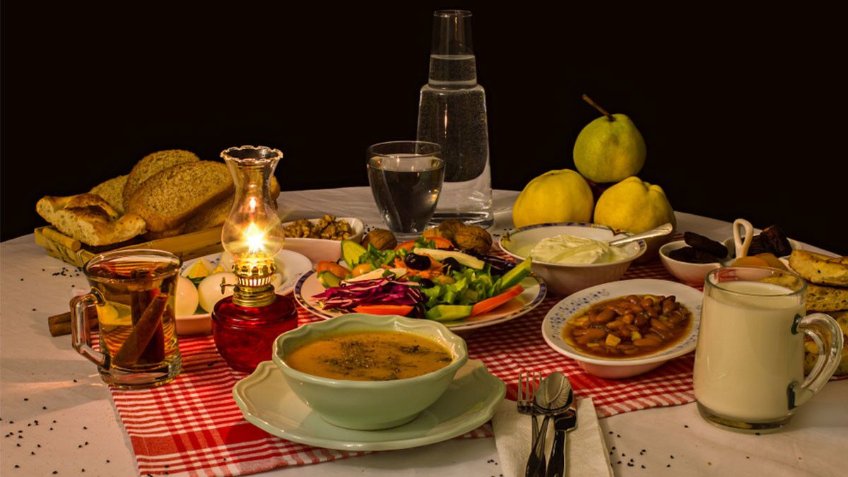 Takut Kelaparan, Bolehkah Makan Banyak Saat Sahur?