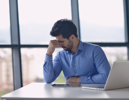 Sering Sakit Kepala Tiba-Tiba? Waspada Penyakit Ini